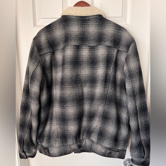 Mens Levi’s Plaid Sherpa Trucker Jacket Size XL EUC - Picture 5 of 10